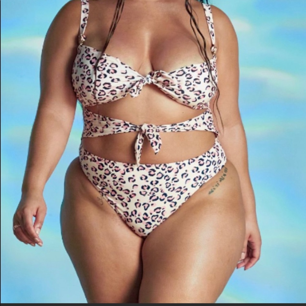 FTF x TABRIA MAJORS Plus Size Swimsuit Size 2 (20)